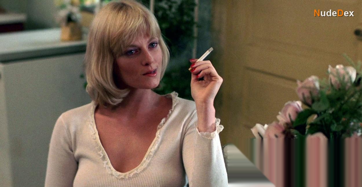 Lisa Blount in An Officer And A Gentleman, photo 6
