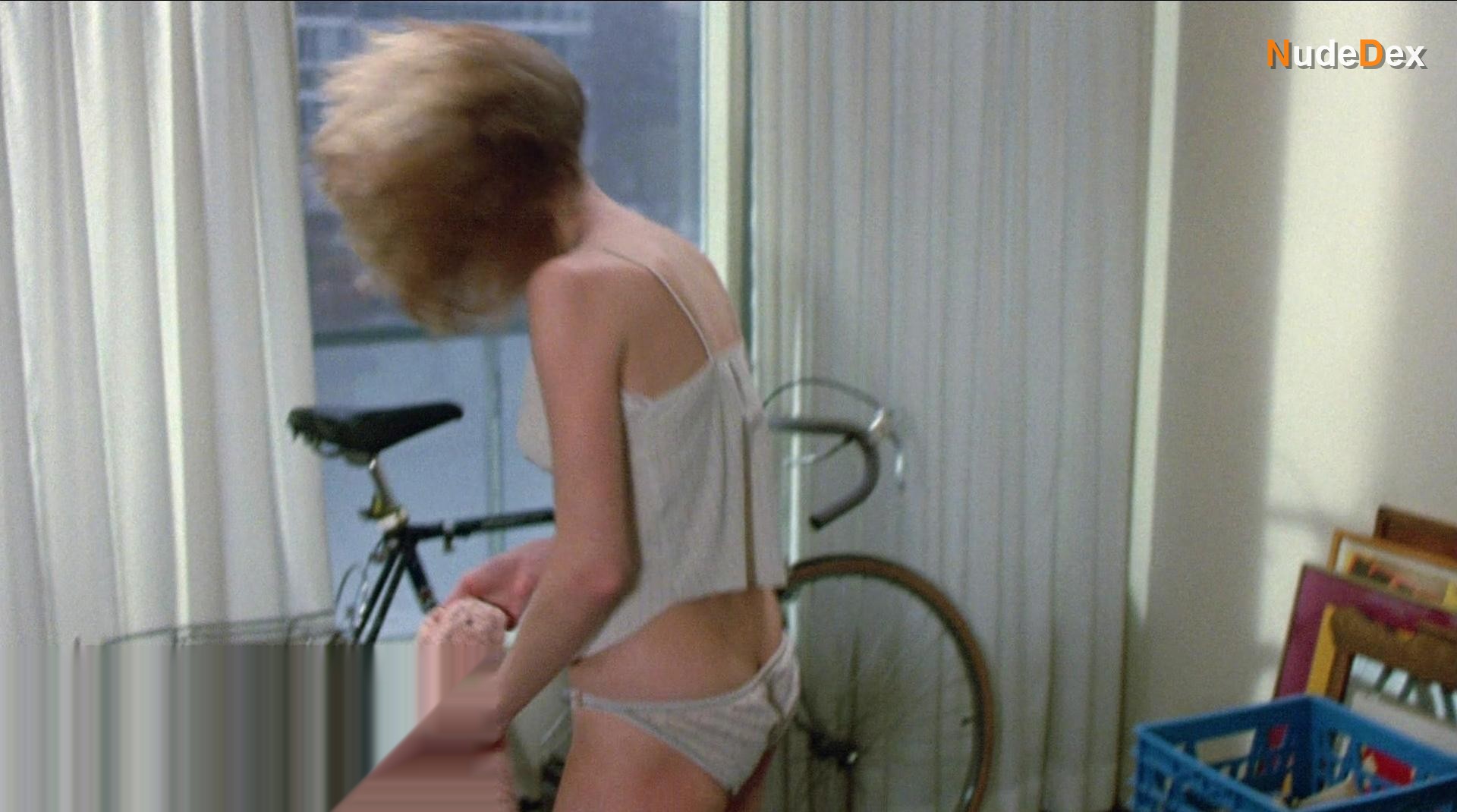 Lisa Langlois in Deadly Eyes, photo 7