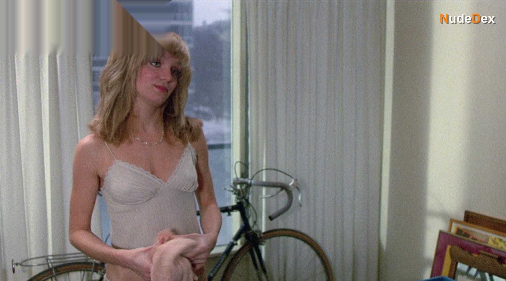 Lisa Langlois in Deadly Eyes, photo 8