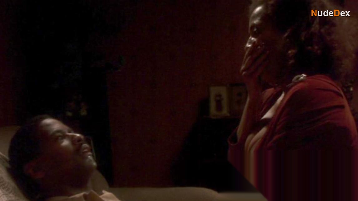 Lisa Nicole Carson in Devil In A Blue Dress, photo 1