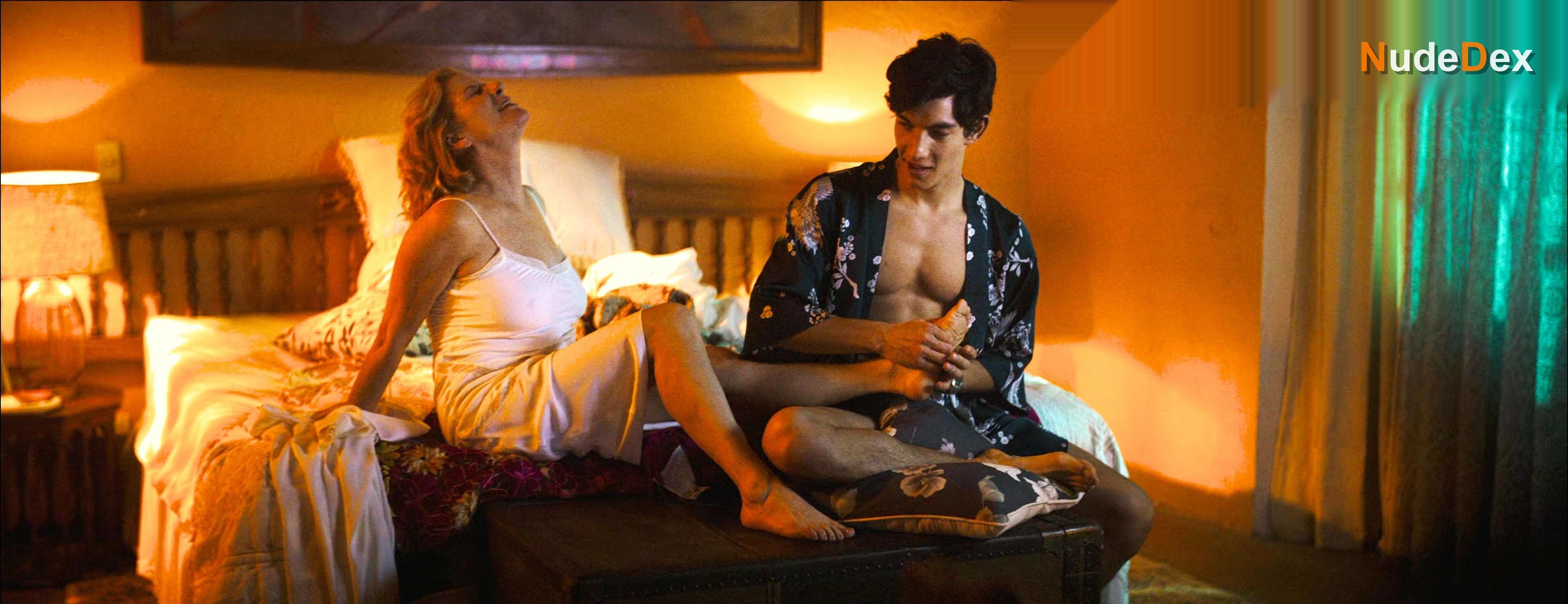 Lisa Owen in Misfortune, photo 1