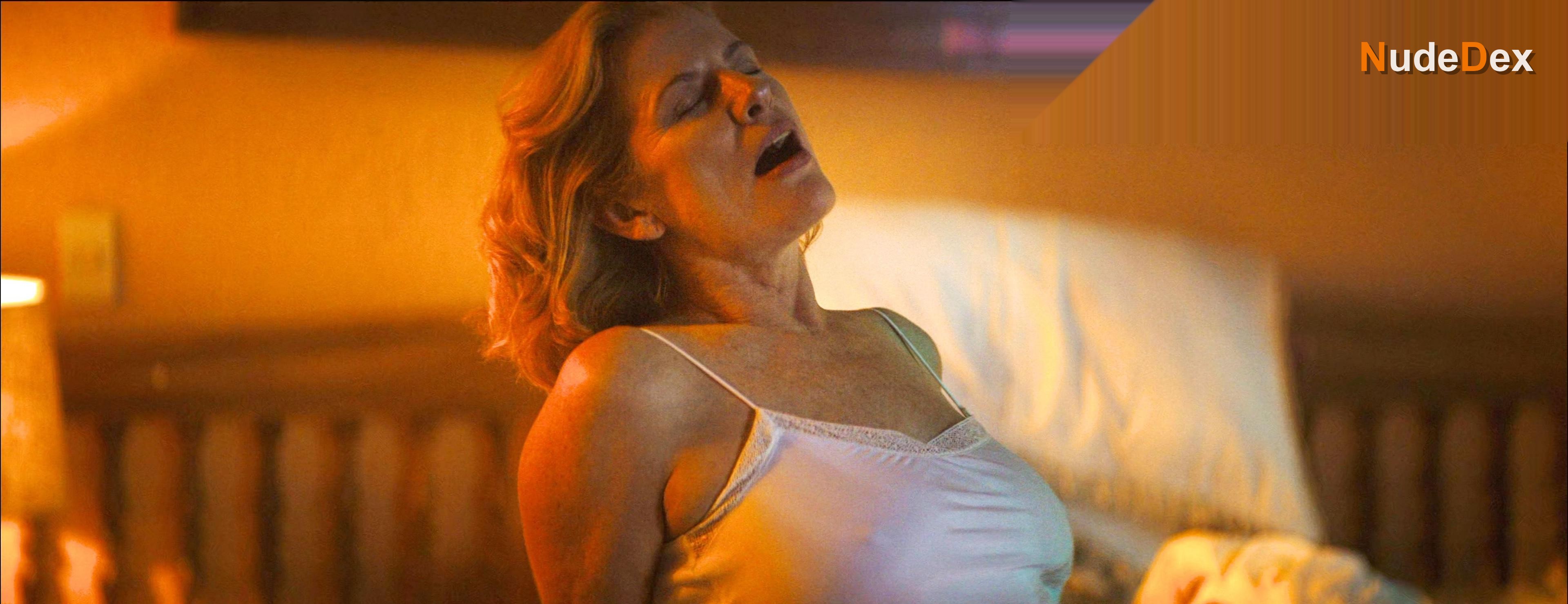 Lisa Owen in Misfortune, photo 2