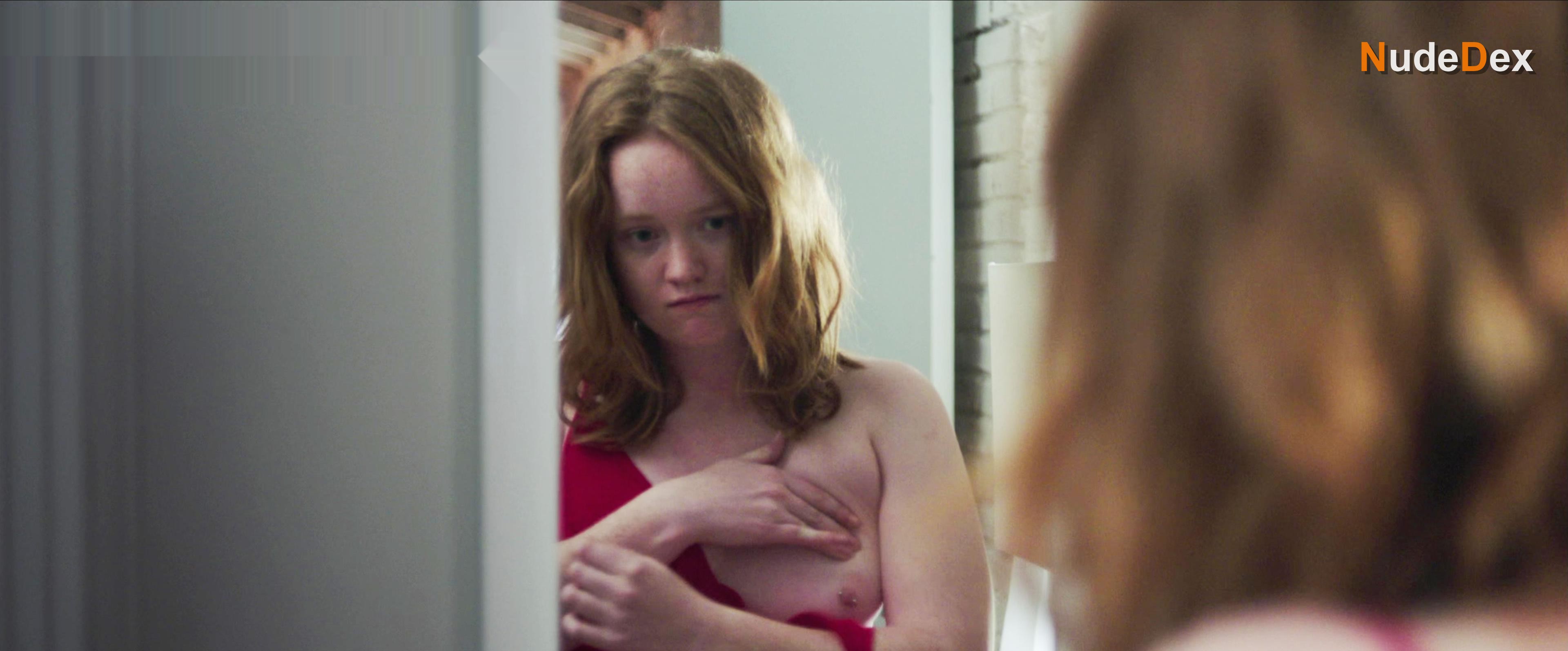 Liv Hewson in Under My Skin, photo 1