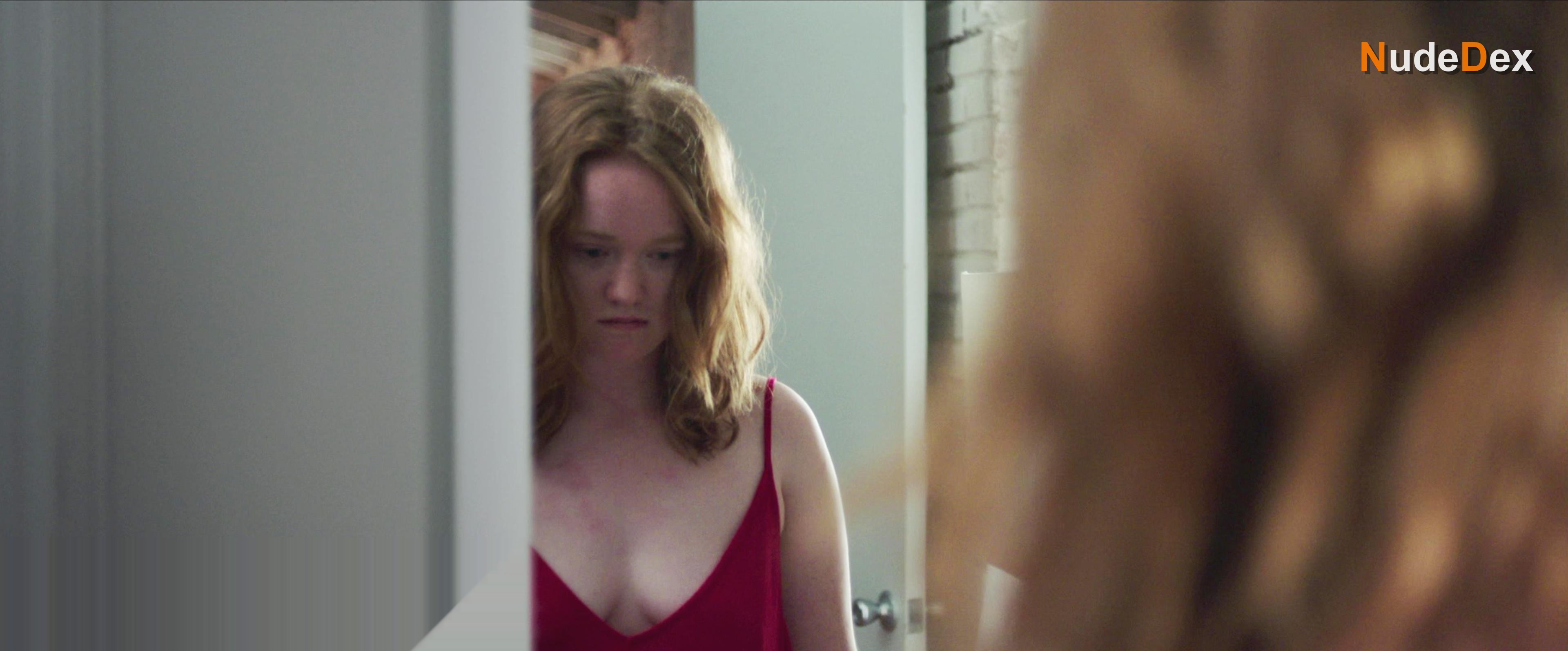 Liv Hewson in Under My Skin, photo 2