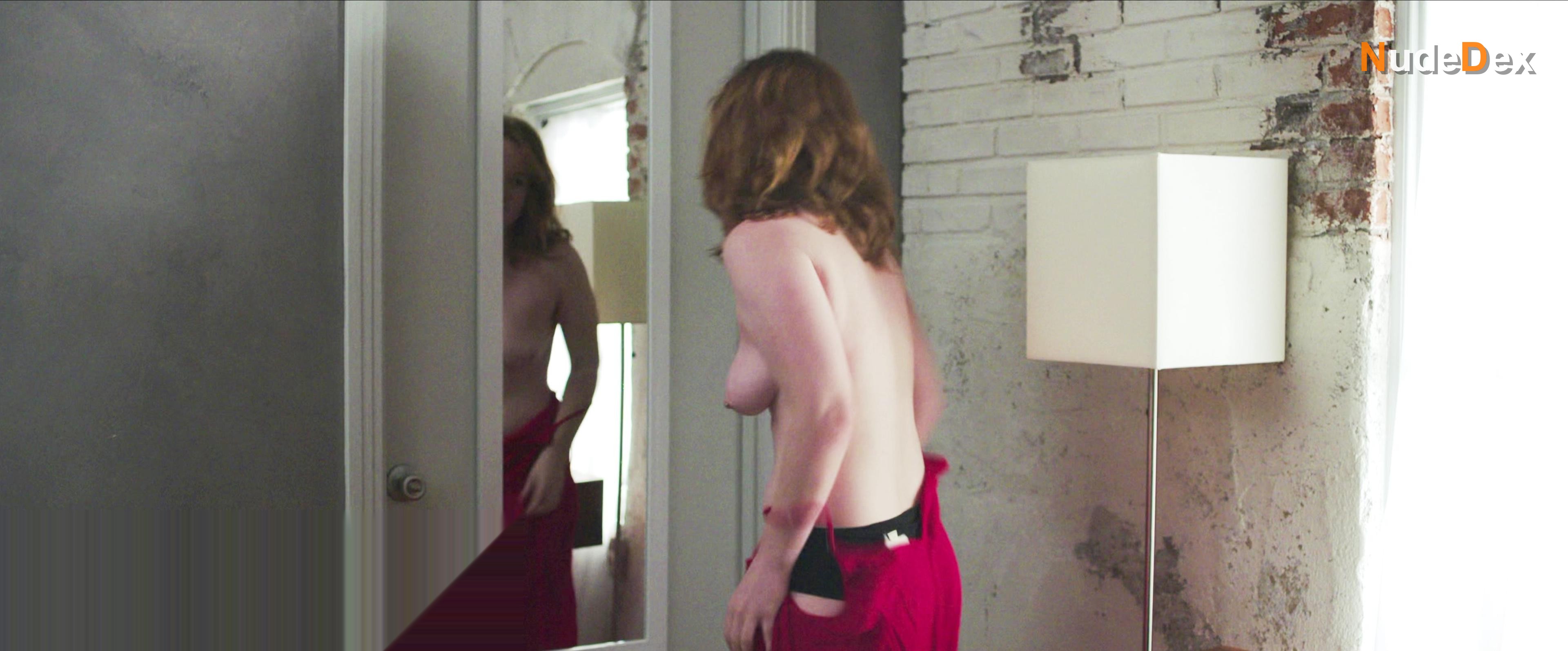Liv Hewson in Under My Skin, photo 4