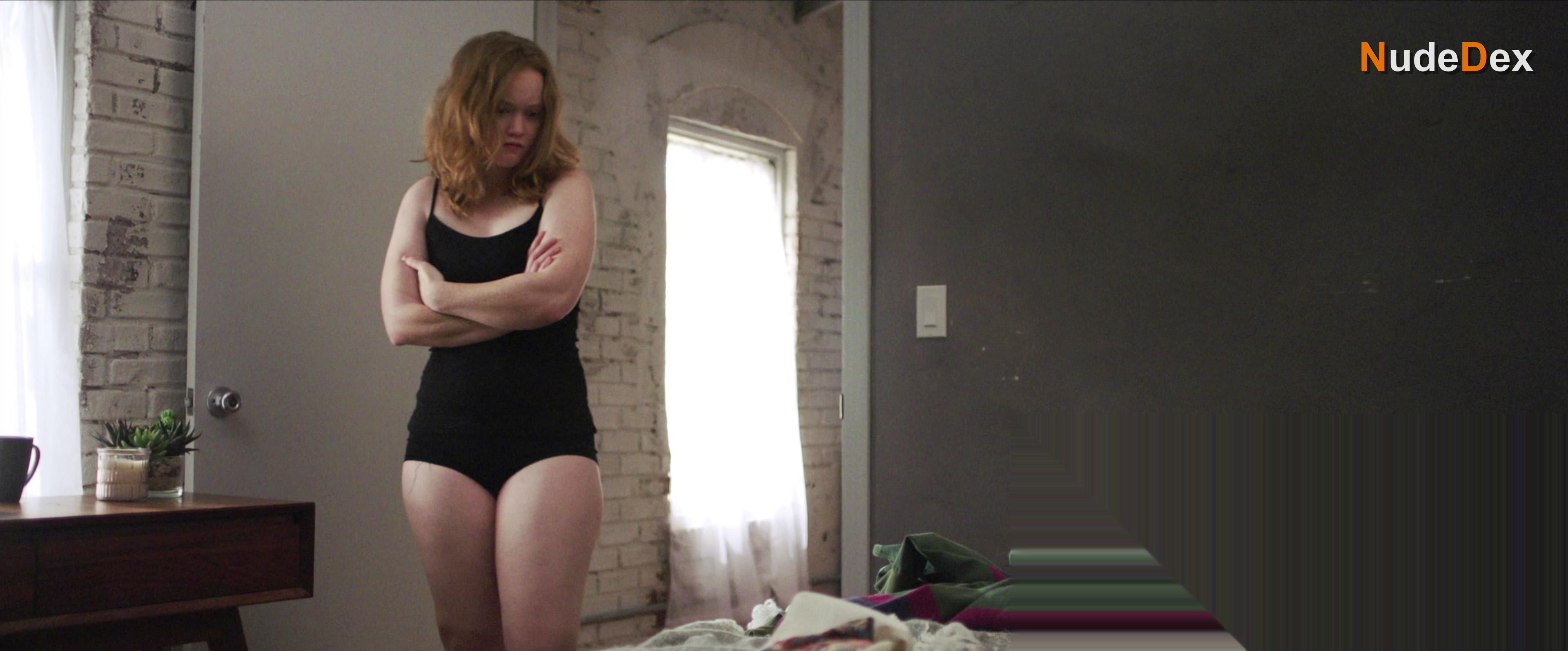 Liv Hewson in Under My Skin, photo 5