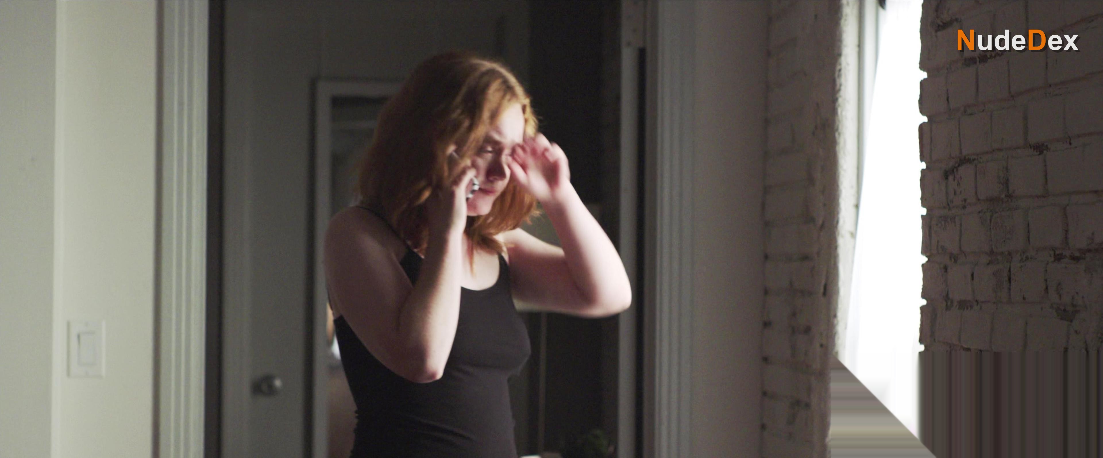 Liv Hewson in Under My Skin, photo 6