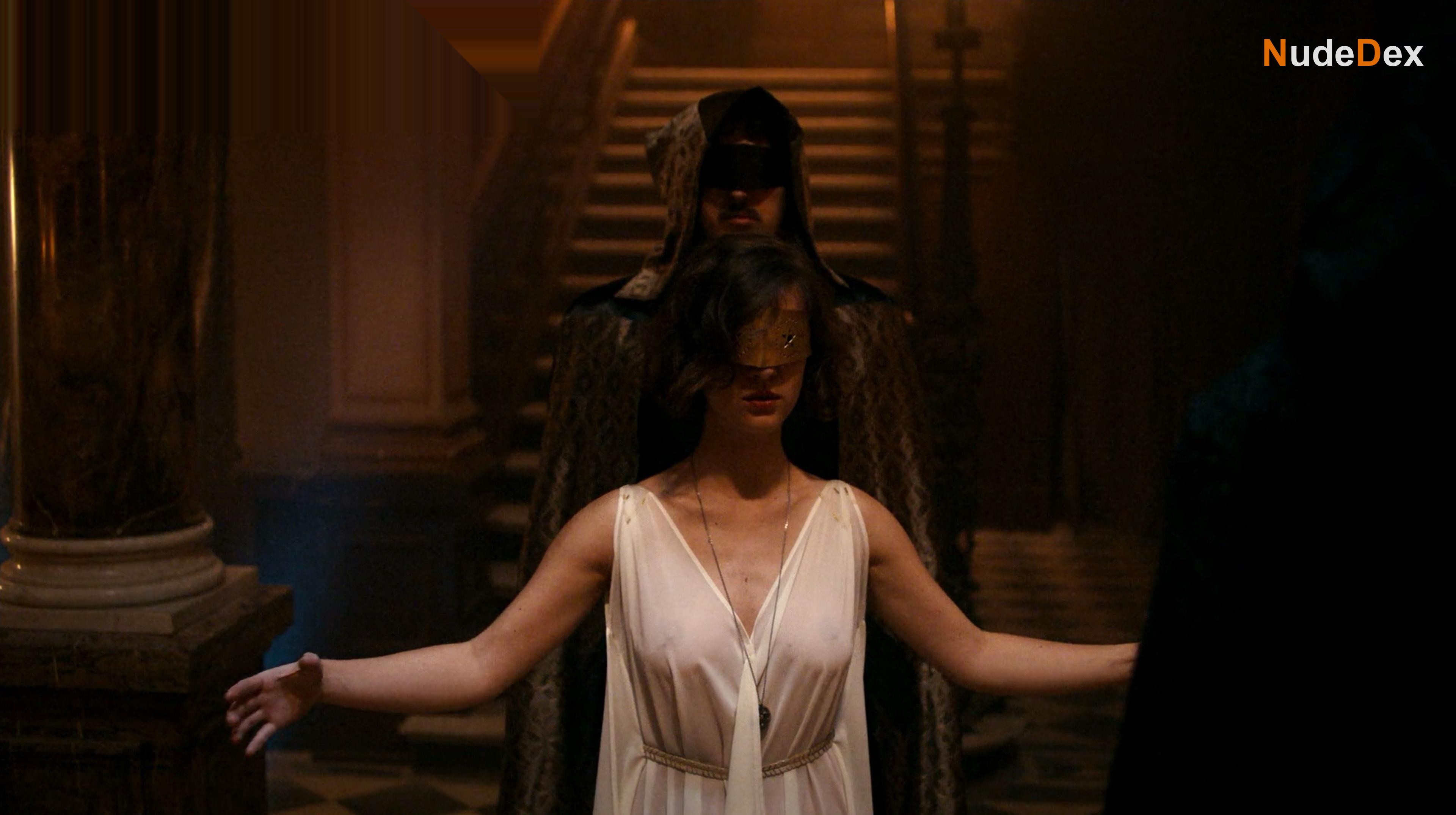 Liv Lisa Fries in Babylon Berlin