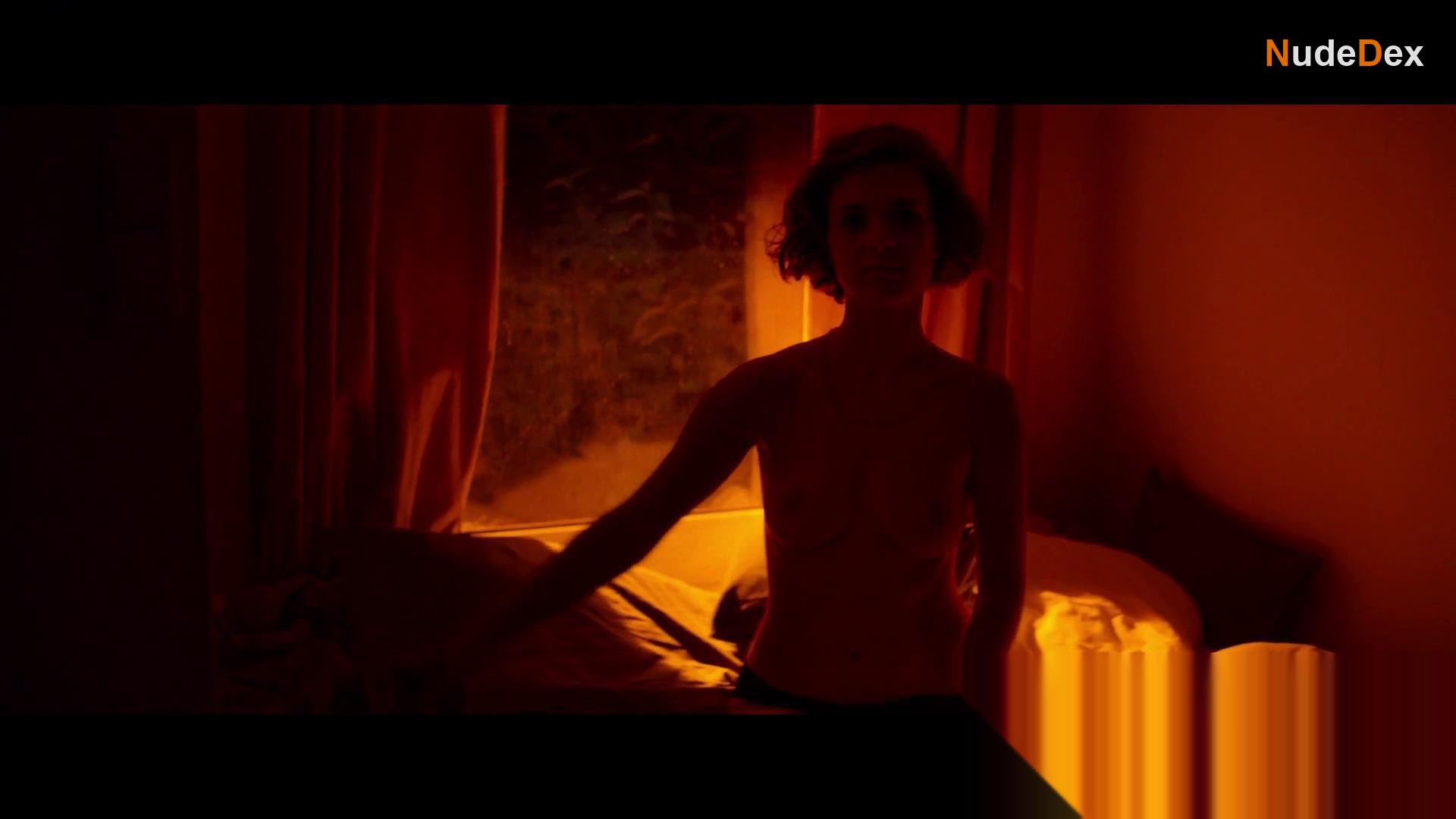 Liv Lisa Fries in Prelude, photo 1