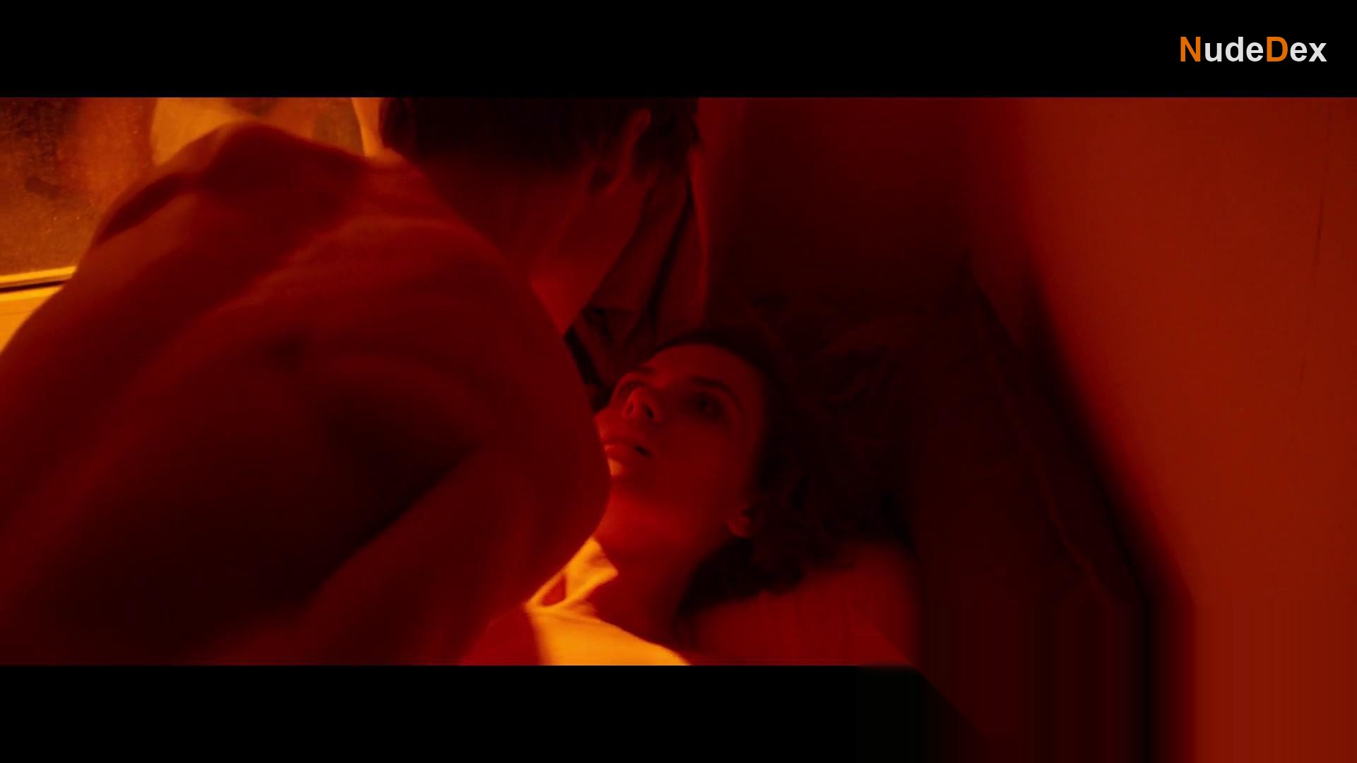Liv Lisa Fries in Prelude, photo 3