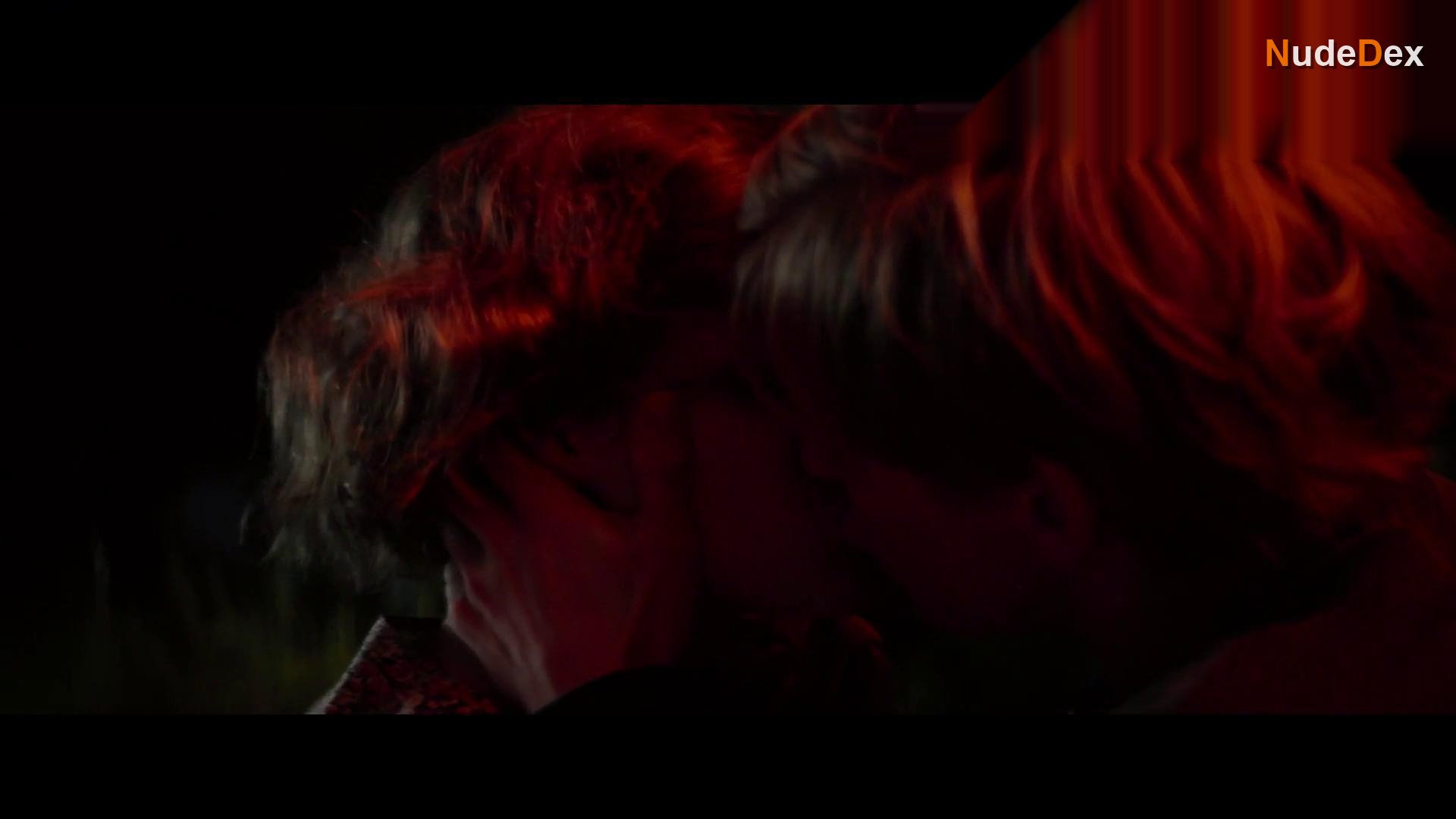Liv Lisa Fries in Prelude, photo 6
