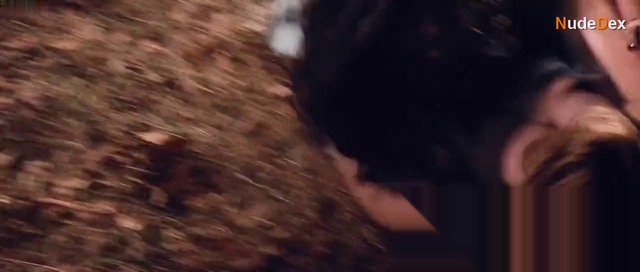 Lizzie Mears in Bad Girls, photo 9