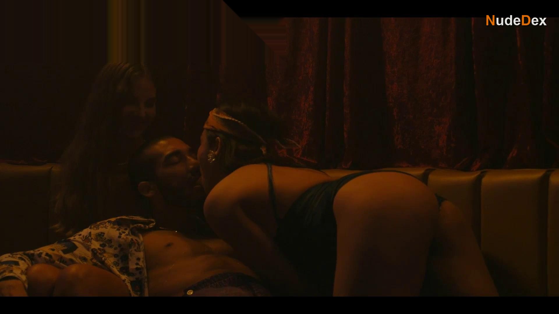 Lola Claire in Hotel Cocaine, photo 2