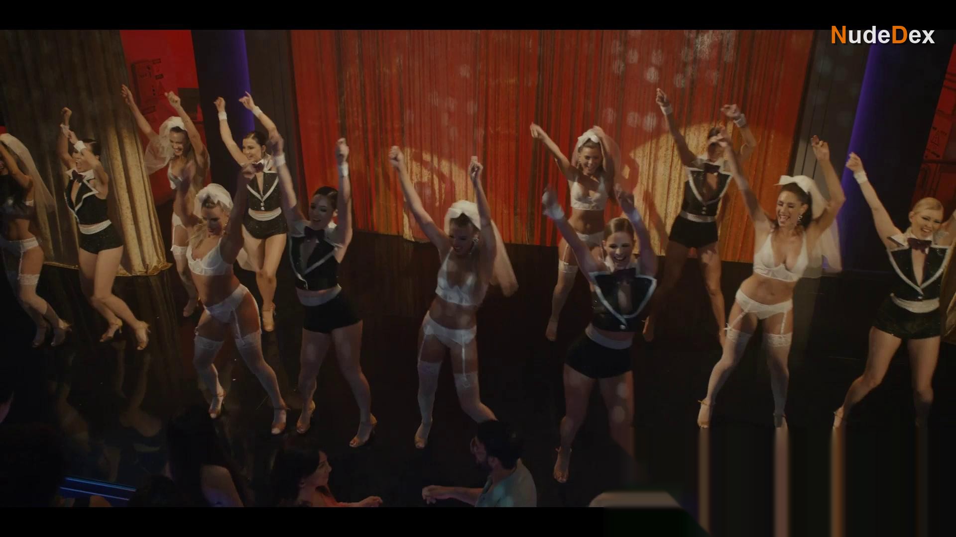 Lola Claire in Hotel Cocaine, photo 3