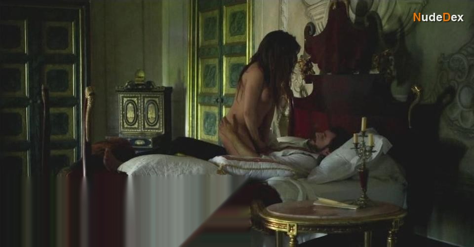 Lola Duenas in Falling Star, photo 2