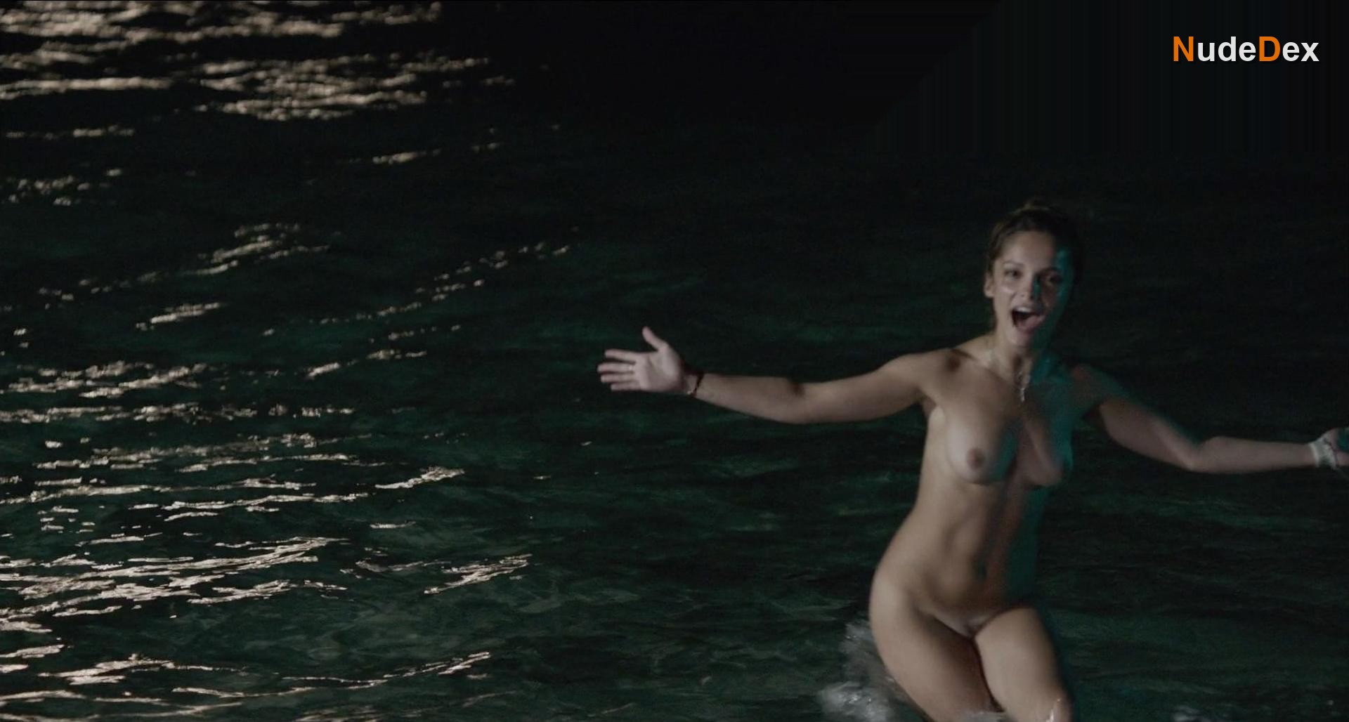 Lola Le Lann in One Wild Moment, photo 3