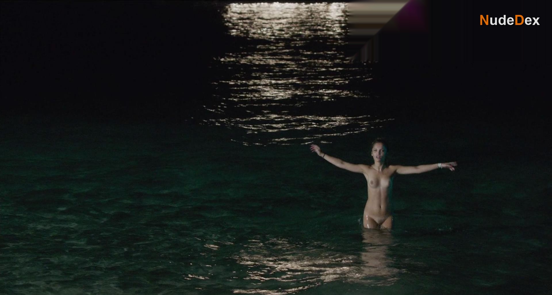 Lola Le Lann in One Wild Moment, photo 4