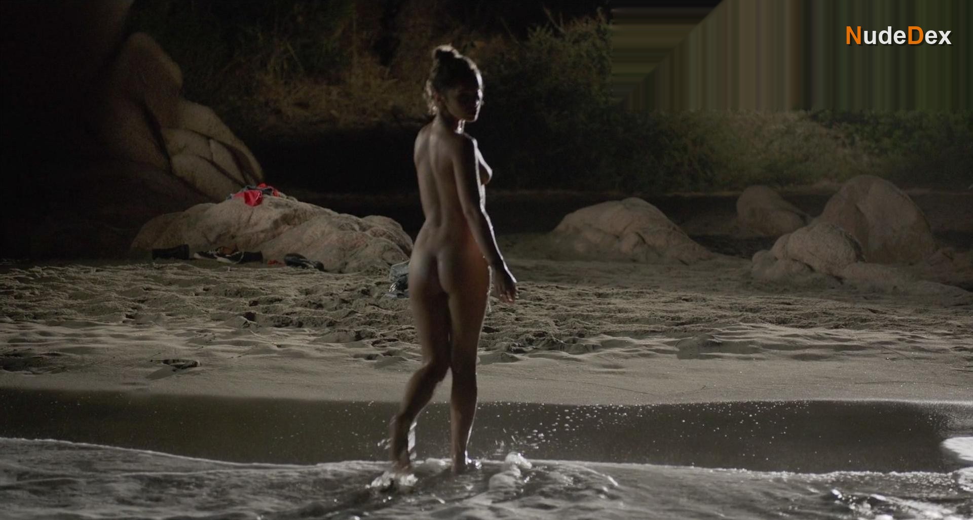 Lola Le Lann in One Wild Moment, photo 6
