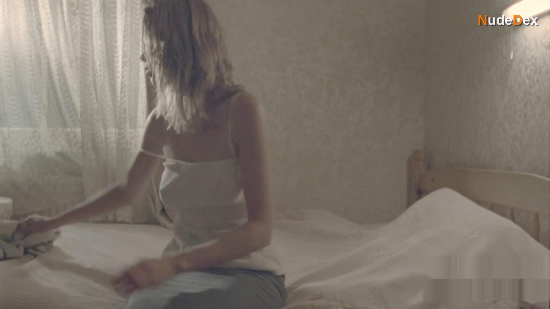 Lola Peploe in Out Of Here, photo 2