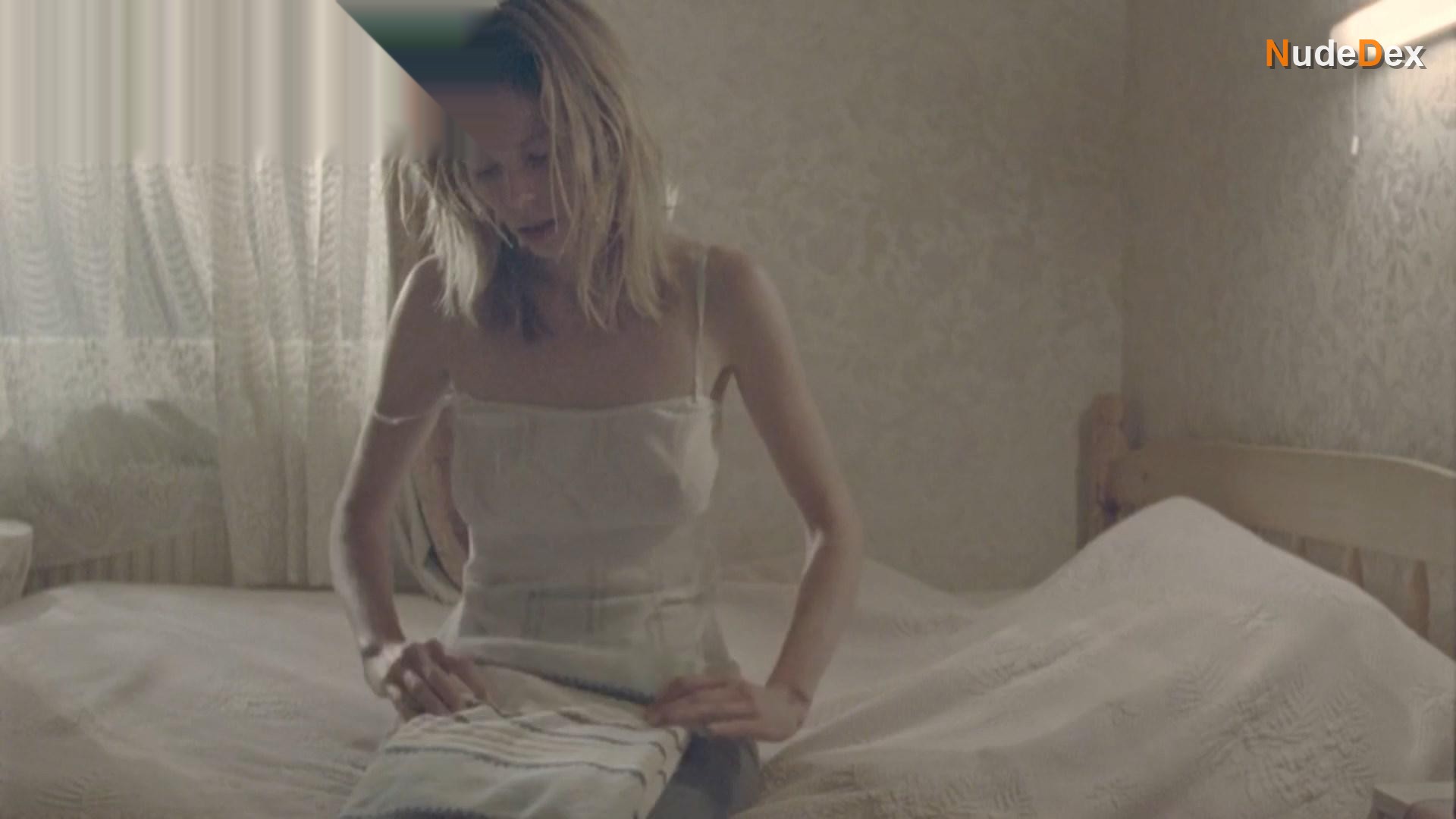 Lola Peploe in Out Of Here, photo 3