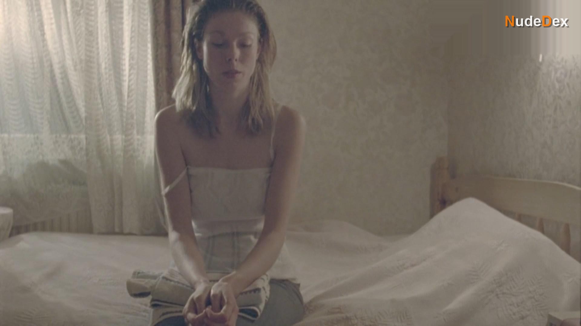 Lola Peploe in Out Of Here, photo 4
