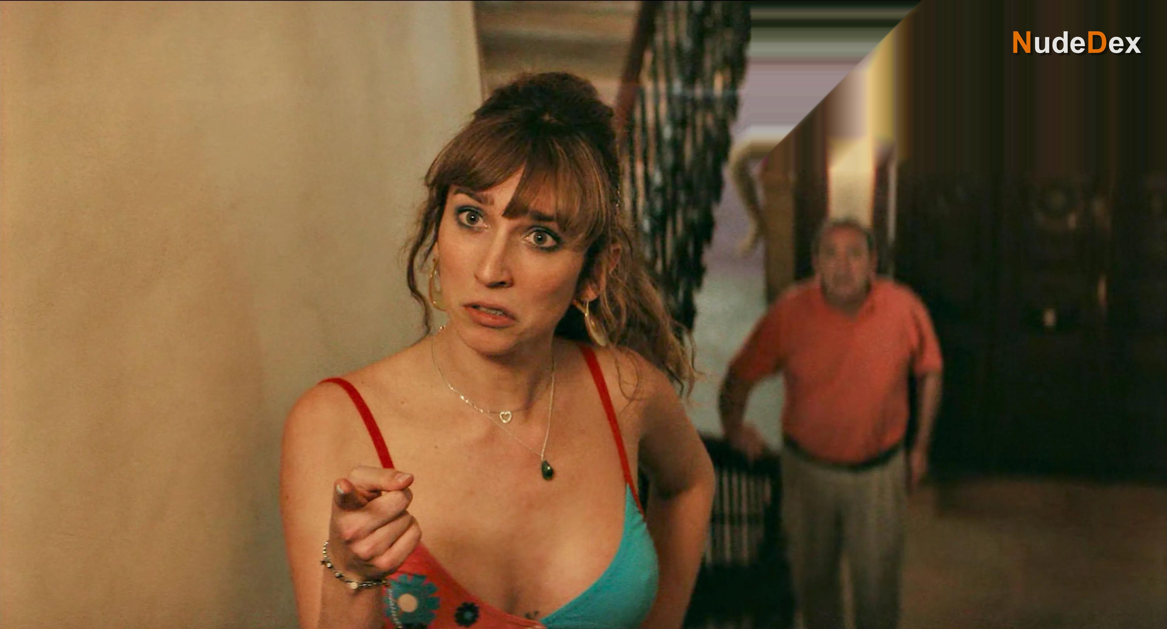 Lola Rodriguez in My Dearest Senorita, photo 2