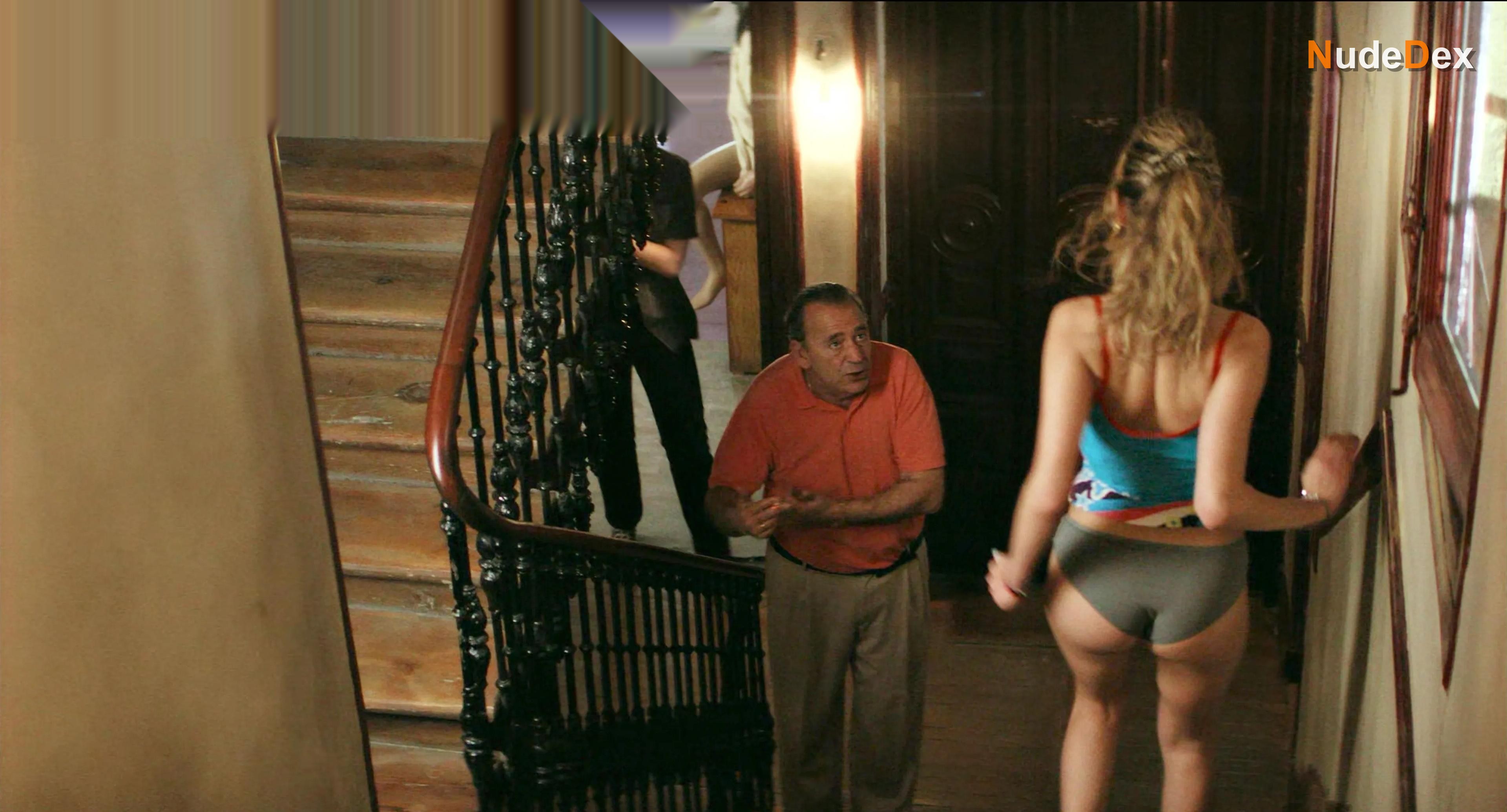 Lola Rodriguez in My Dearest Senorita, photo 4