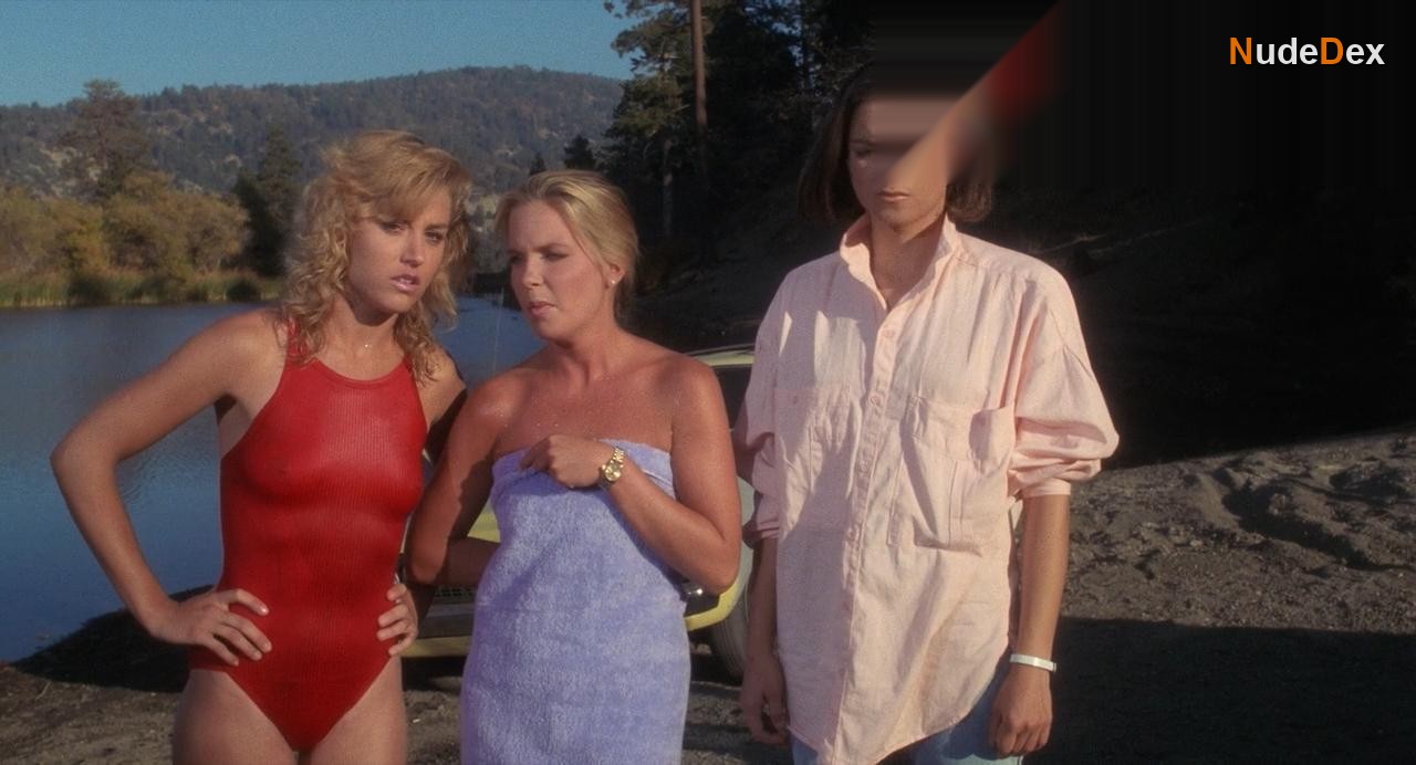 Lori Birdsong in Munchies, photo 17