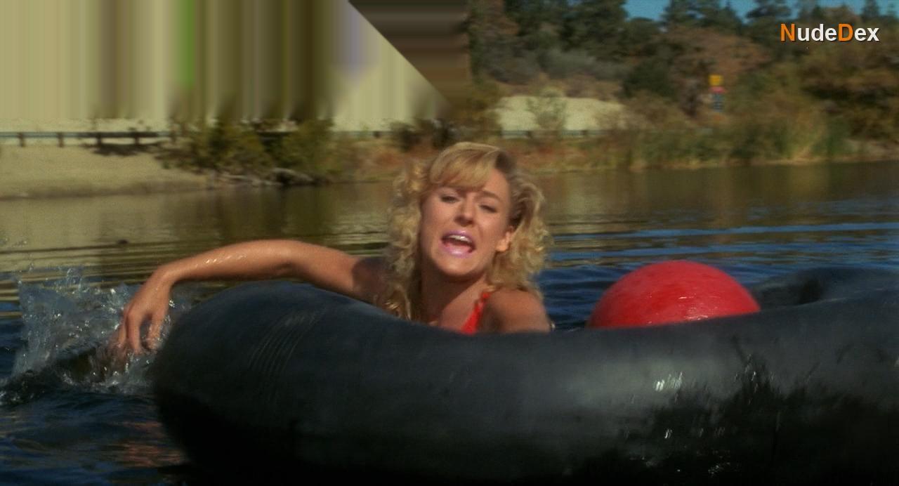 Lori Birdsong in Munchies, photo 22