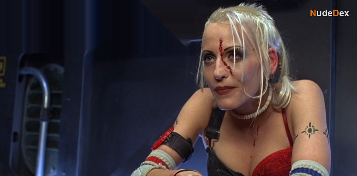 Lori Petty in Tank Girl, photo 1