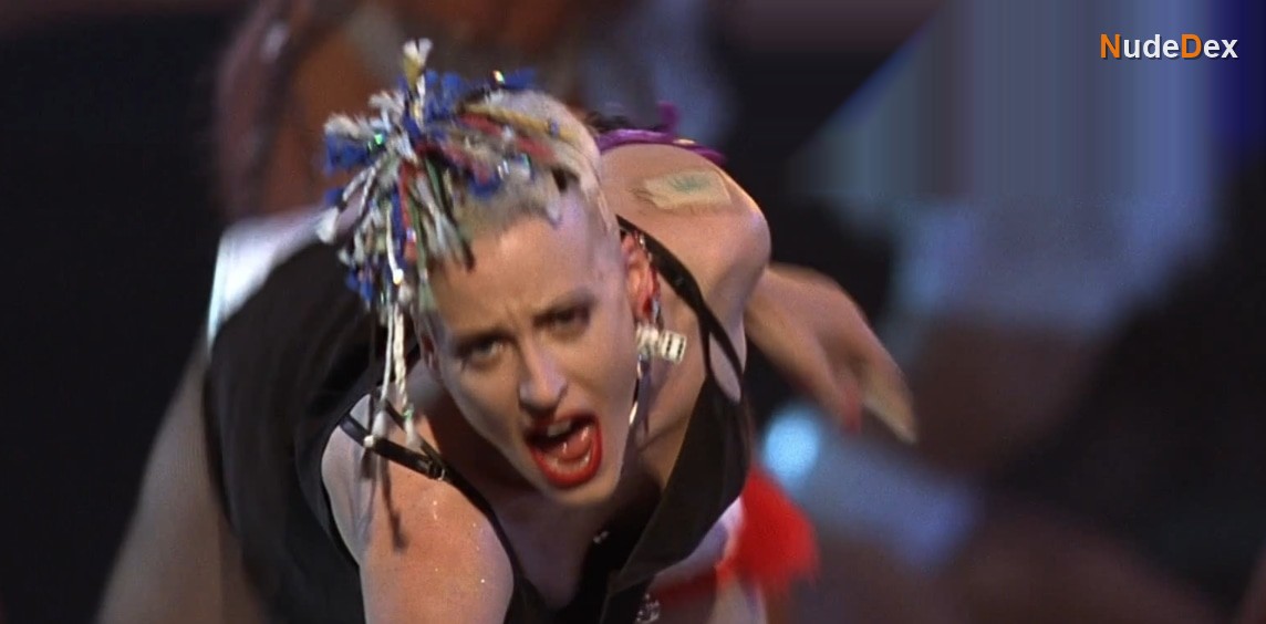 Lori Petty in Tank Girl, photo 4