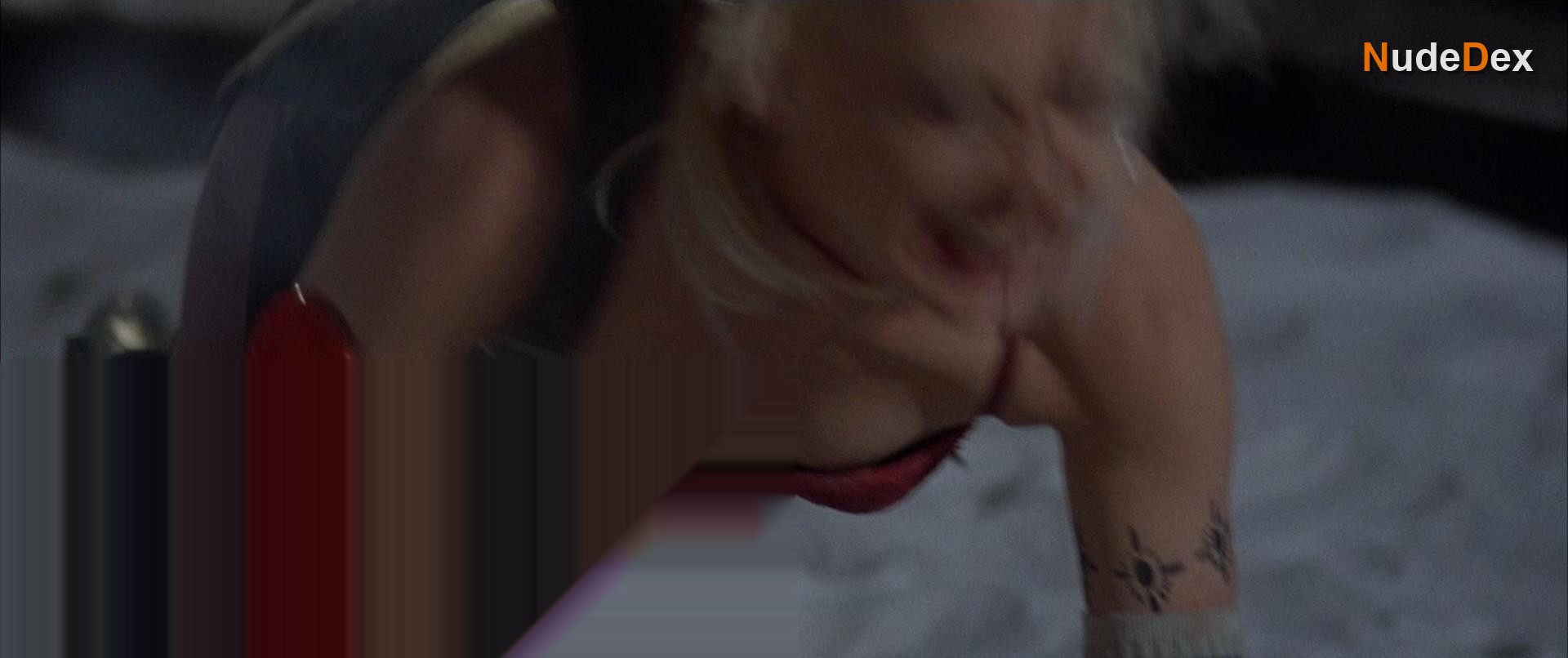 Lori Petty in Tank Girl, photo 11