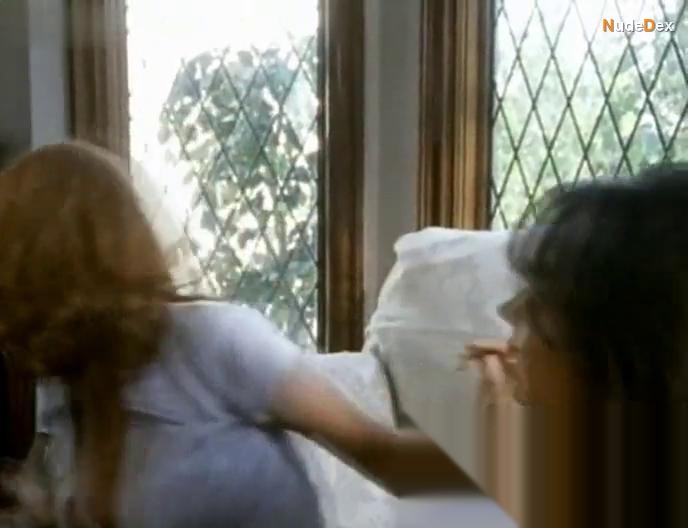 Lorissa Mccomas in Love Games, photo 3