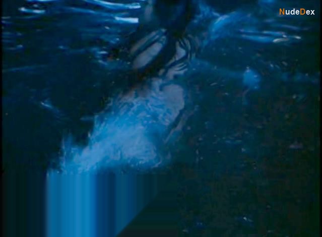 Lorissa Mccomas in Piranha, photo 7