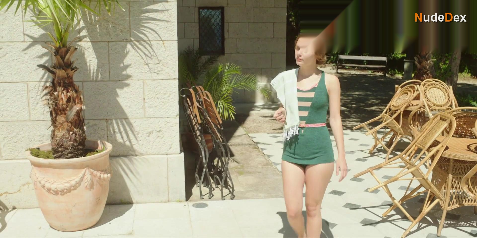 Louisa Binder in Hotel Portofino, photo 2