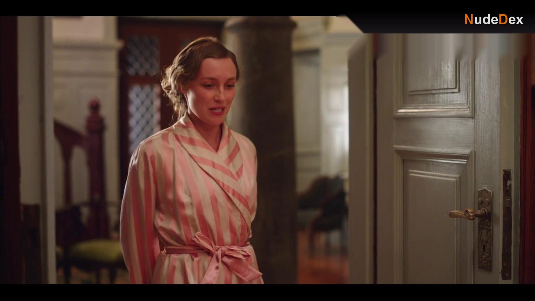 Louisa Binder in Hotel Portofino, photo 9