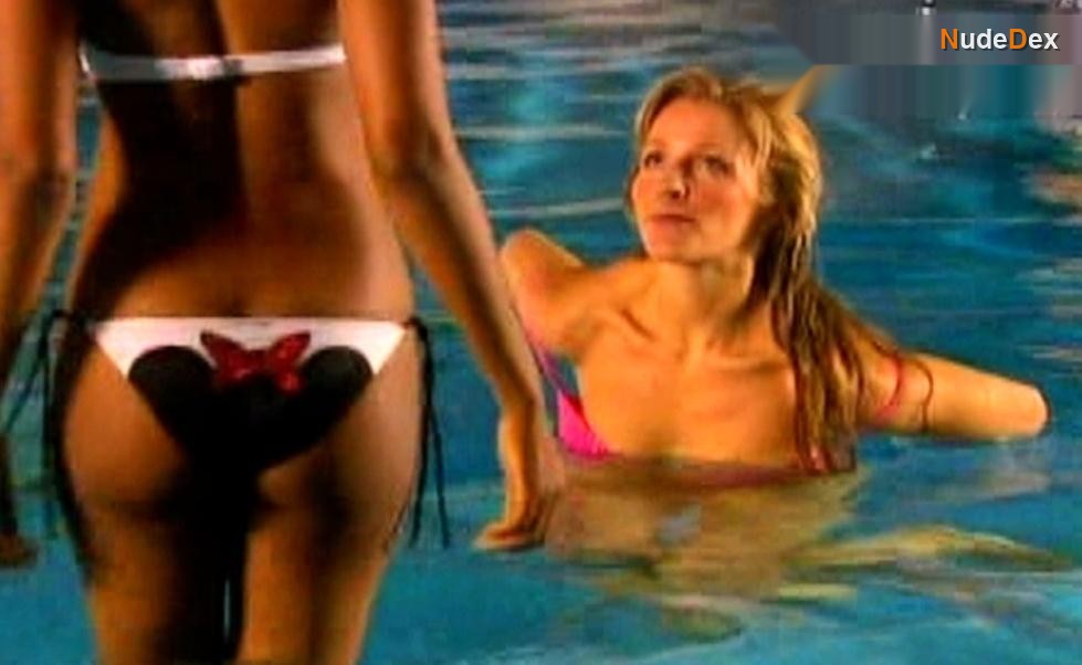 Lucia Giannecchini in Footballers Wives, photo 3