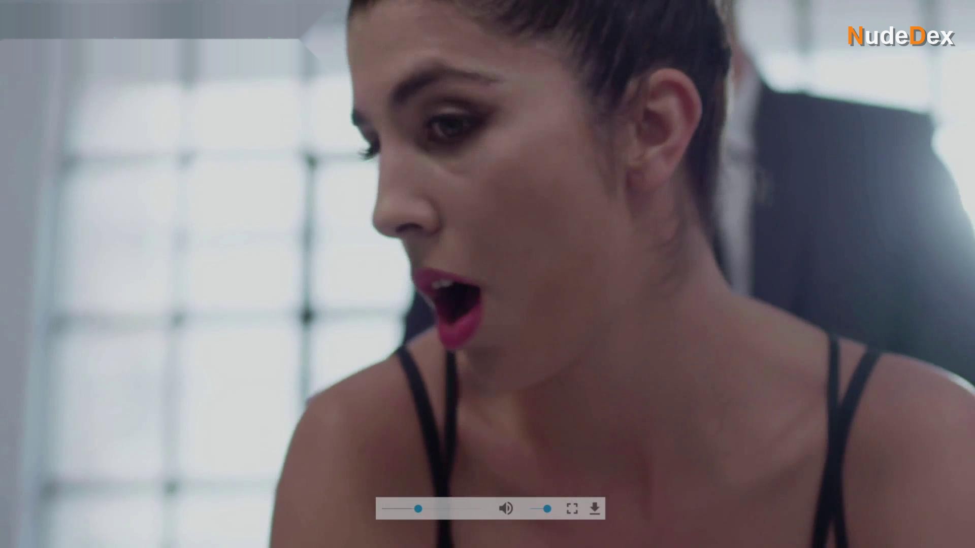 Luciana Rosales in Millennials, photo 7