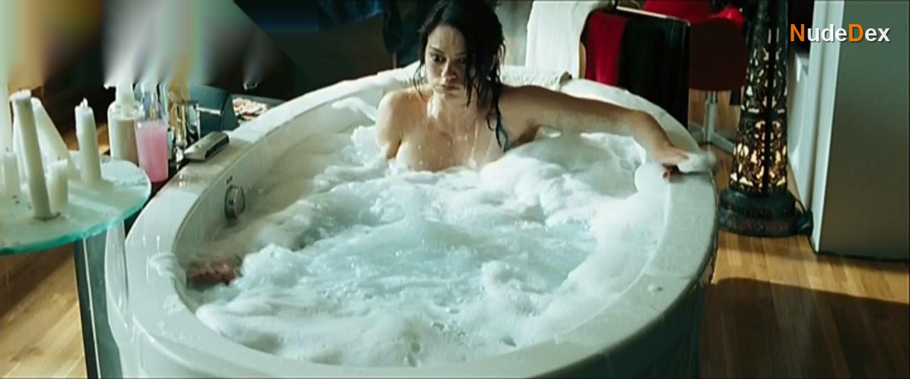 Lucie Laurier in Nitro, photo 18