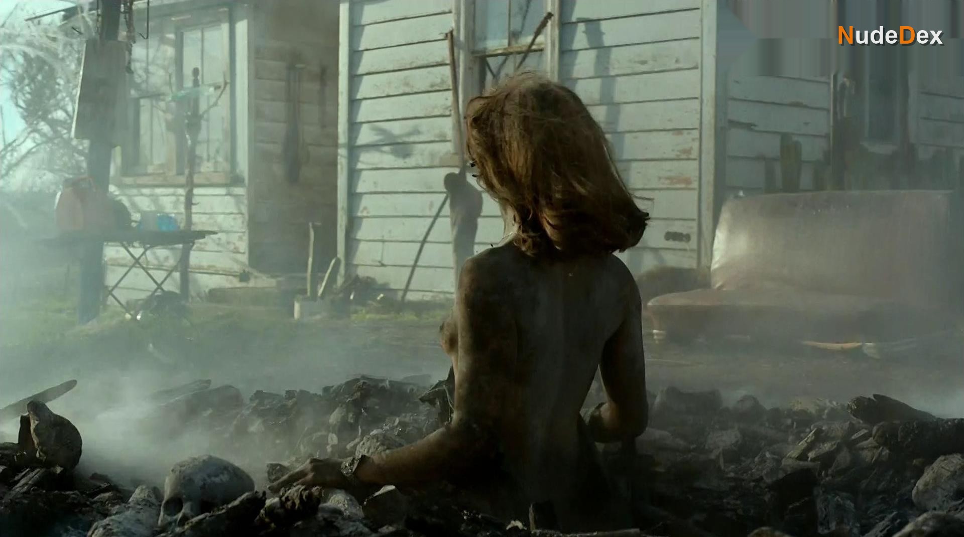 Lucy Lawless in The X-files