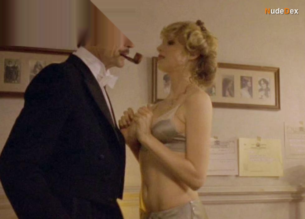 Lucy Punch in Being Julia, photo 2