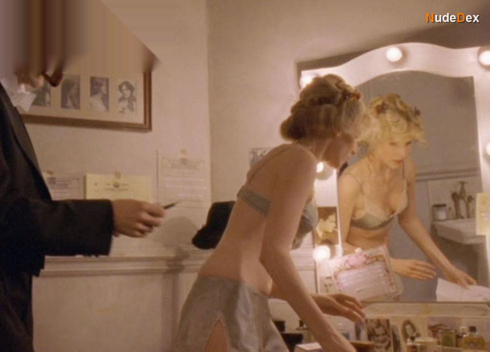 Lucy Punch in Being Julia, photo 5
