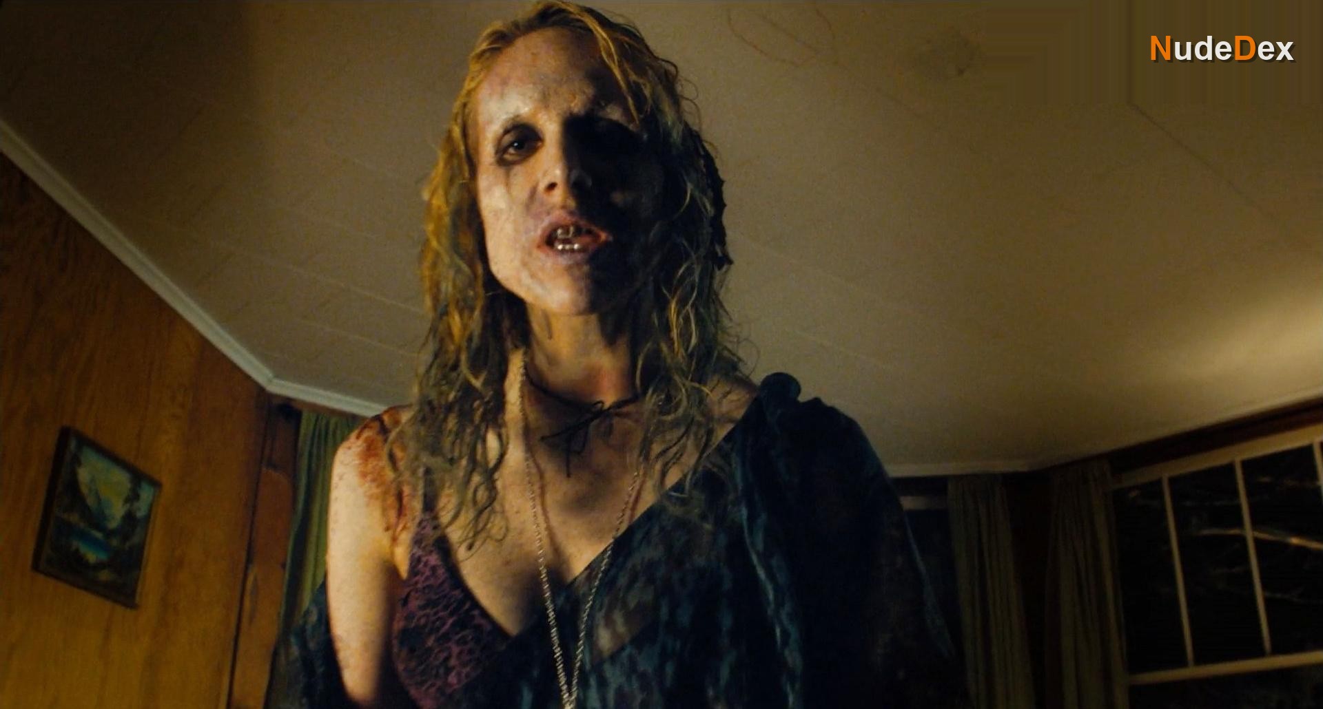 Lucy Punch in Cottage Country, photo 2