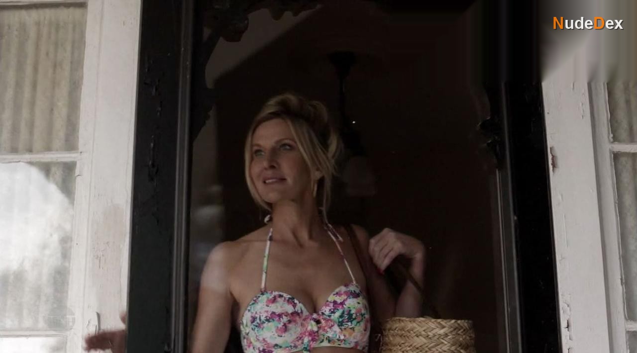 Lusia Strus in Good Behavior, photo 2