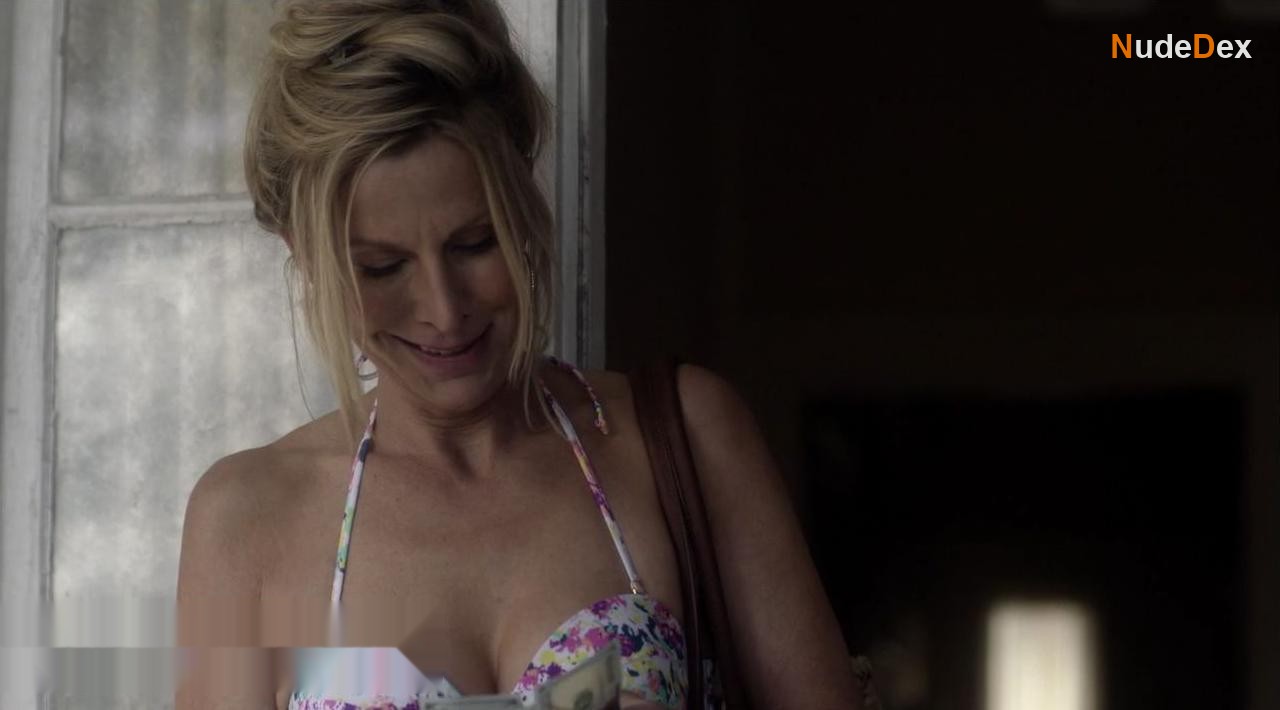 Lusia Strus in Good Behavior, photo 3