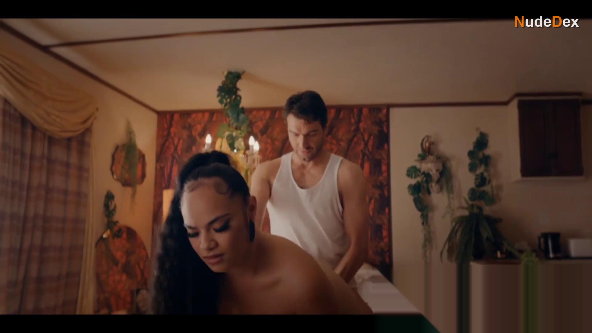Lyncia Muller in Madam, photo 2