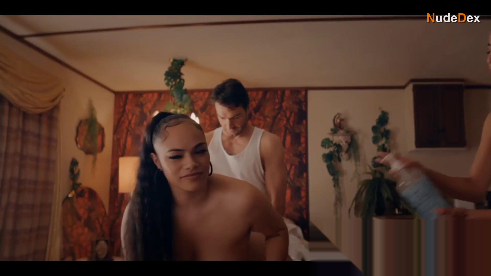 Lyncia Muller in Madam, photo 3