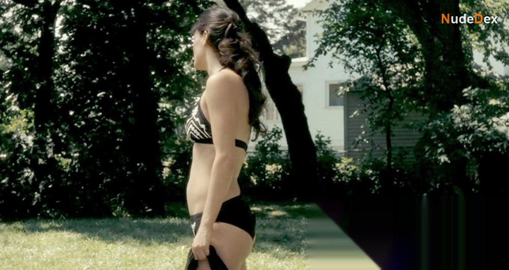 Lyne Renee in Love At First Kill, photo 6