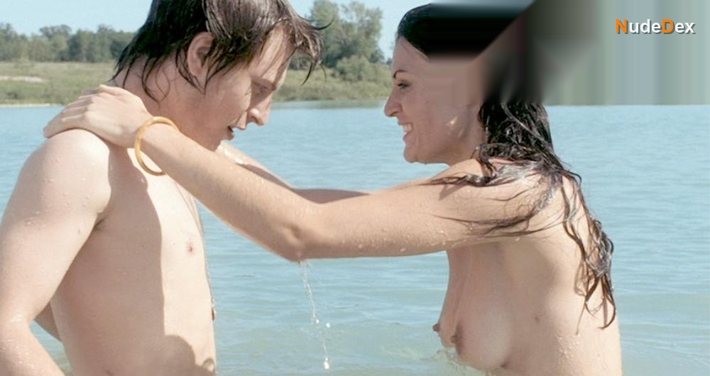 Lyne Renee in Love At First Kill, photo 12