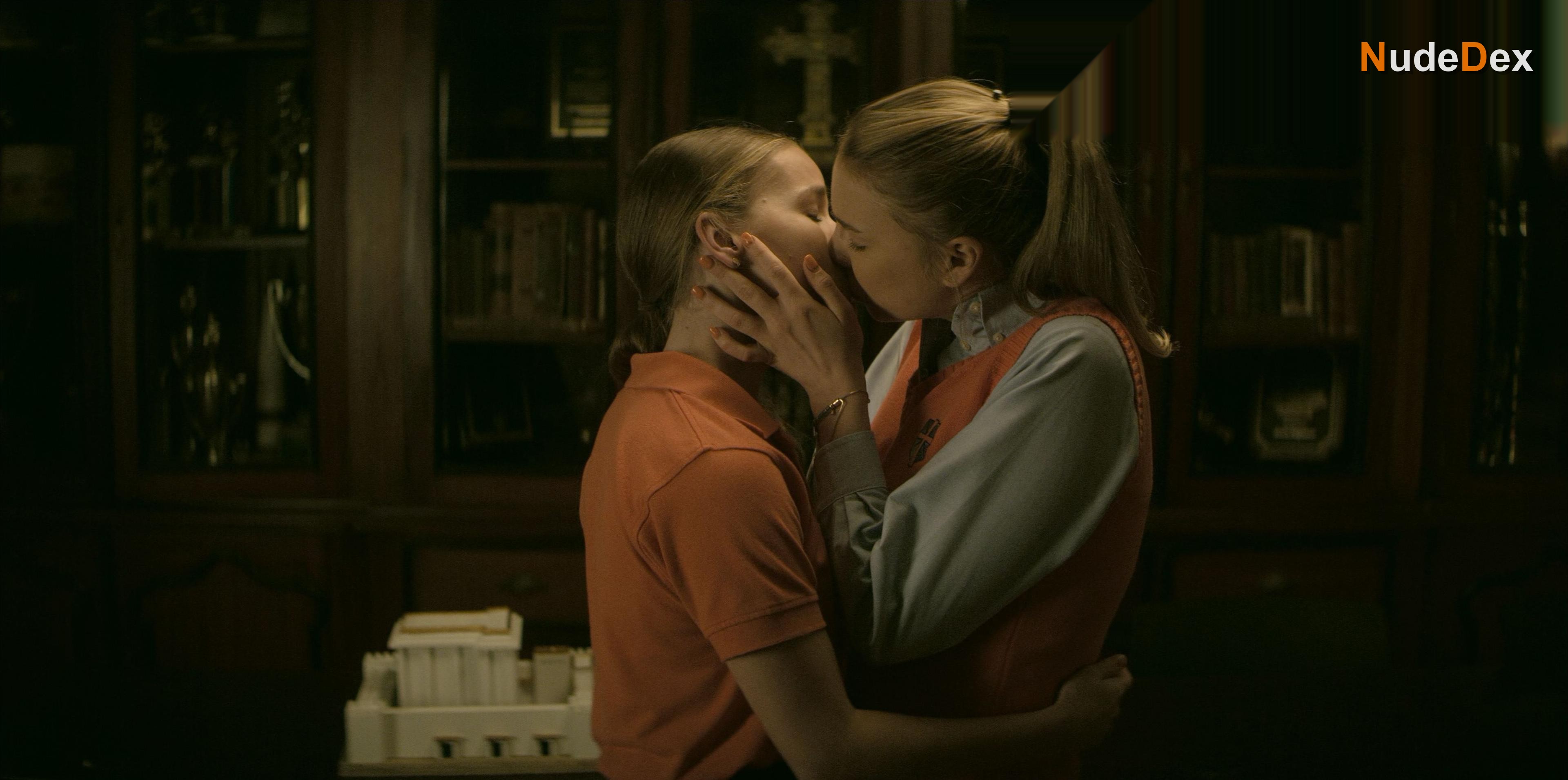 Maddie Phillips in Teenage Bounty Hunters, photo 10